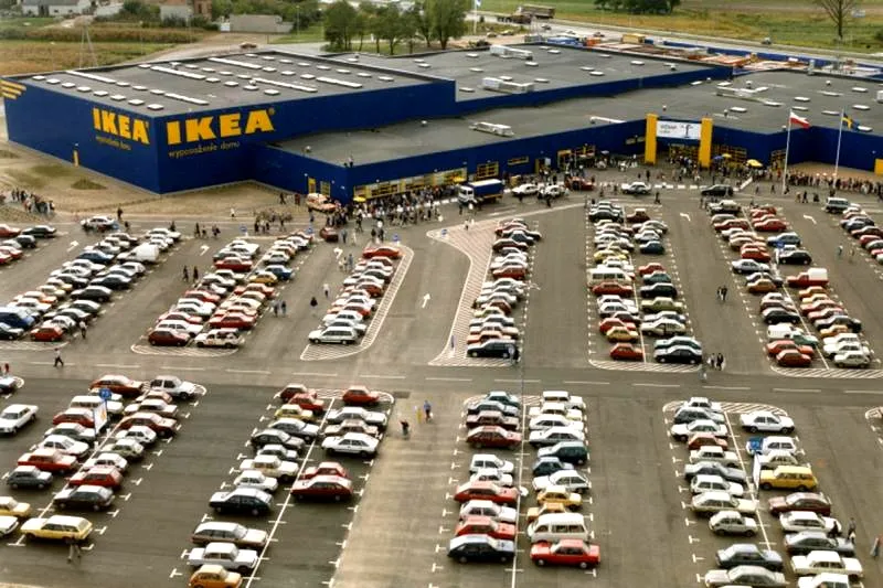 Ile naprawdę kosztuje składanie mebli IKEA? Odkryj ceny i ukryte koszty