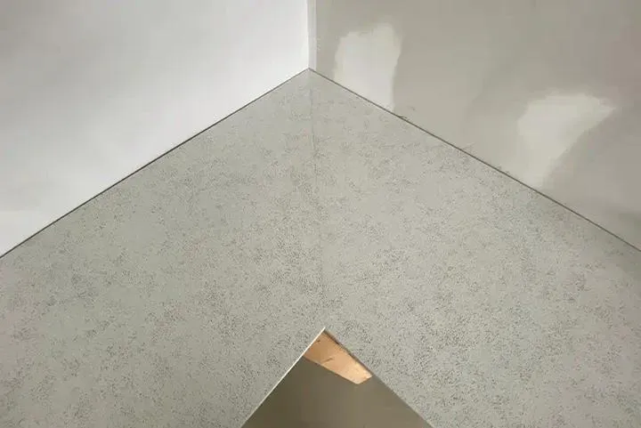 Jak precyzyjnie przyciąć blat kuchenny, aby uniknąć zniszczeń?