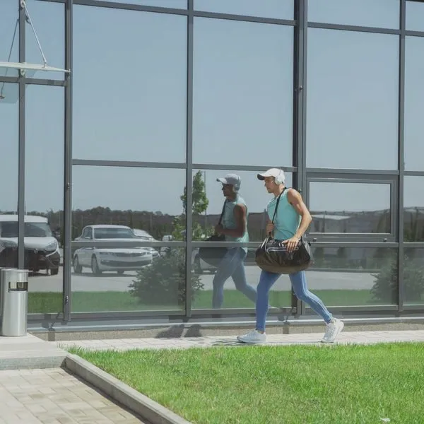 Jak skutecznie sprawdzić lustro weneckie? Proste testy na prywatność, które warto znać