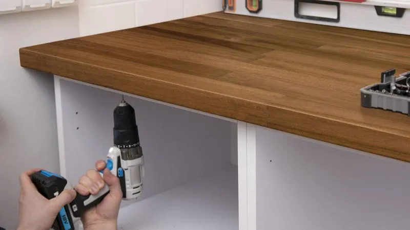 Montaż blatu kuchennego – jak uniknąć najczęstszych błędów?