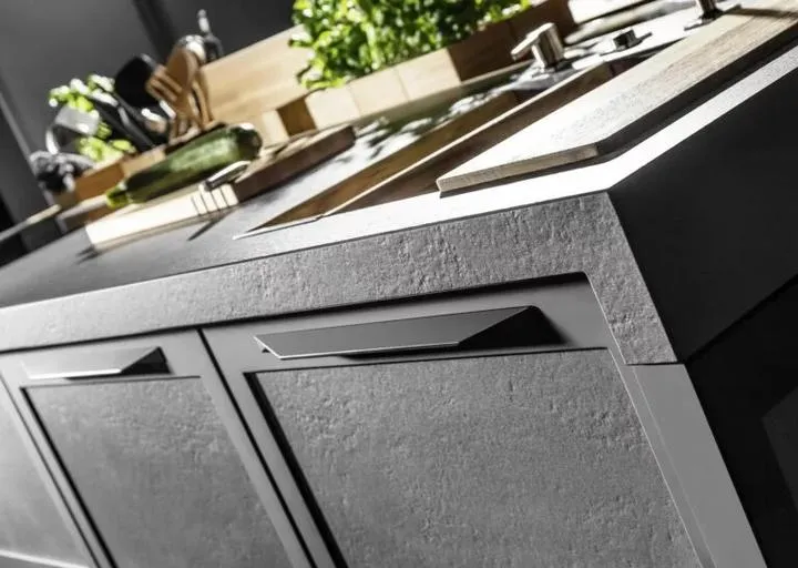 Odkryj idealne uchwyty do szarych mebli kuchennych i uniknij najczęstszych błędów