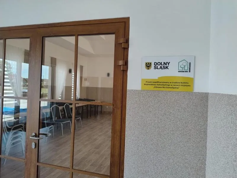 Odnowa sklejki: Jak skutecznie odnawiać stare meble i unikać pułapek