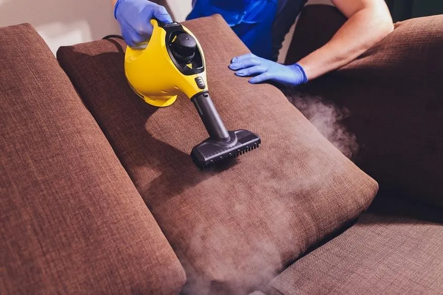 Skuteczne sposoby na czyszczenie białych mebli matowych bez ryzyka uszkodzeń