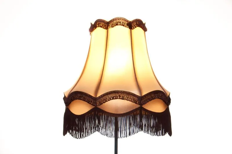 Stylowy abażur w kilka kroków – odkryj proste metody na wyjątkowy efekt w swoim domu