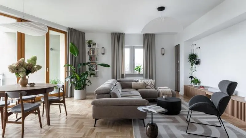 Zaskakujące sposoby na tanie urządzenie salonu z kuchnią – odkryj proste triki na oszczędną aranżację