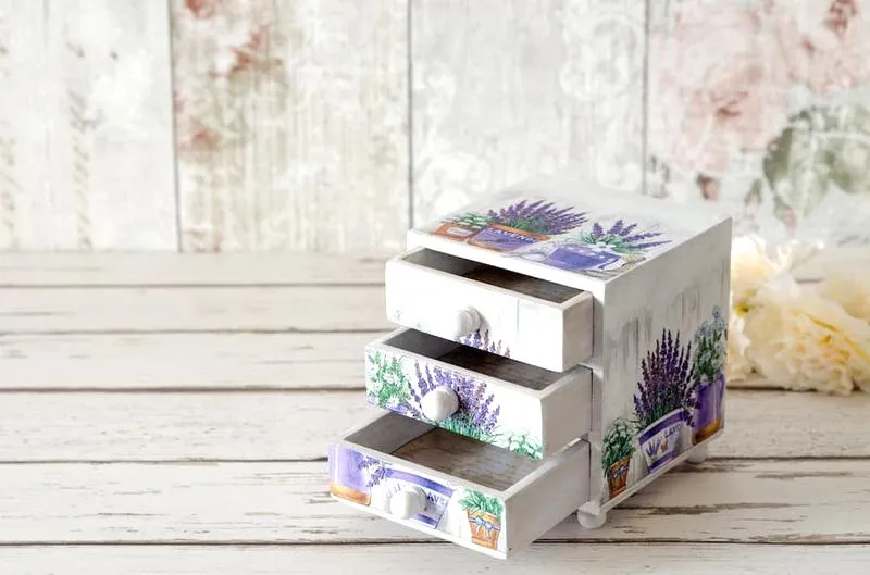 Decoupage na meblach