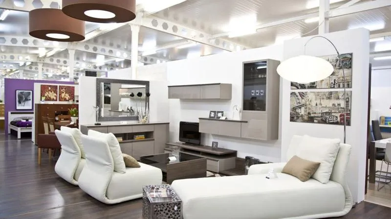 Godziny otwarcia salonów meblowych