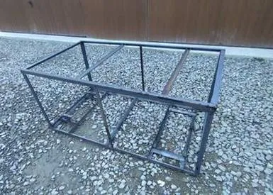 Kątowniki metalowe i plastikowe