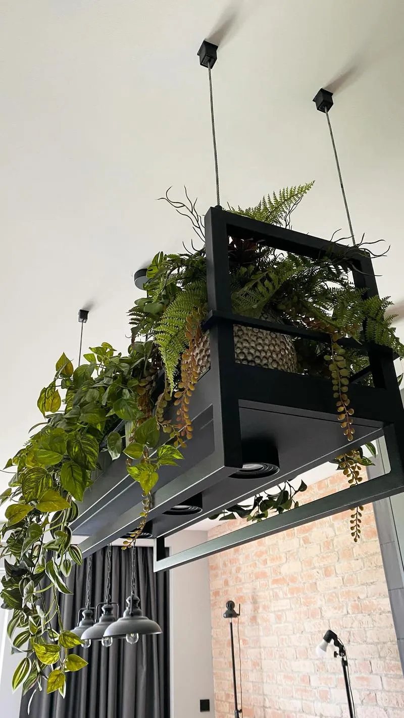 Kwietnik z krzesła DIY