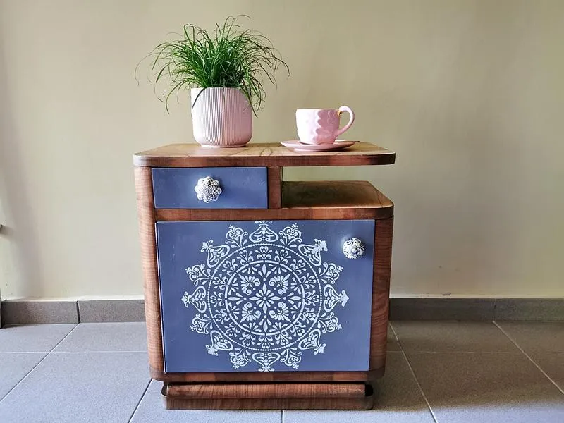 Odnowienie szafki nocnej DIY