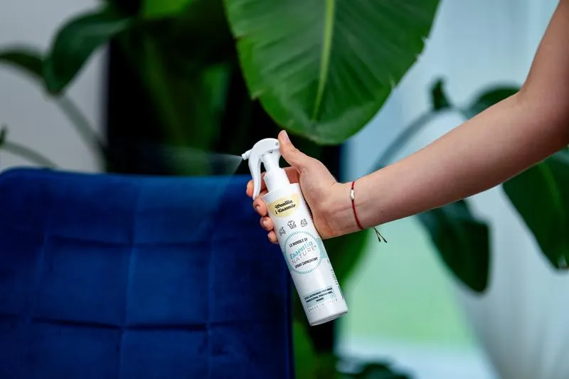 Odświeżanie zapachu kanapy