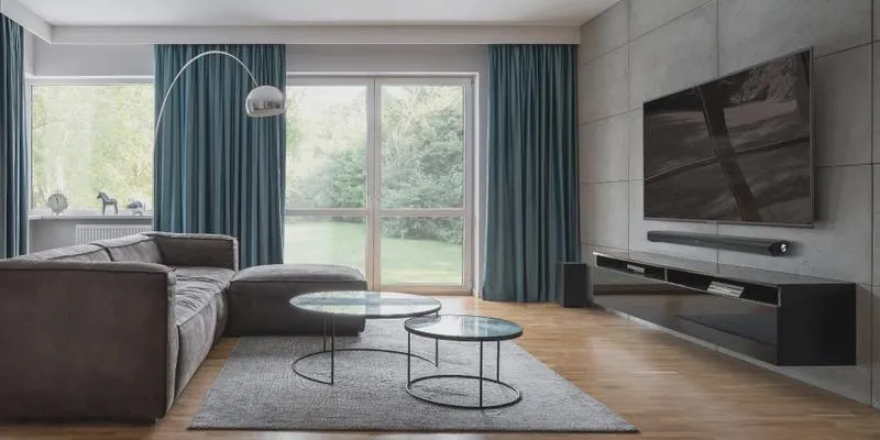 Telewizor na ścianie