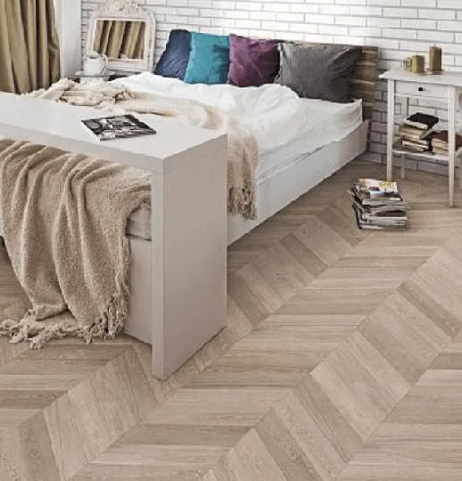 Układanie płytek na drewnie