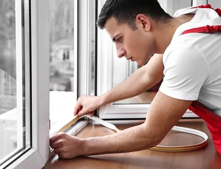 Uszczelnianie szpar między ścianą a podłogą