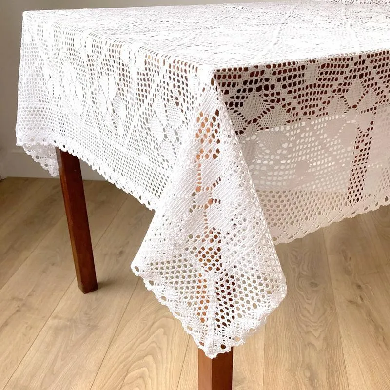 Zwis obrusu dla różnych stołów